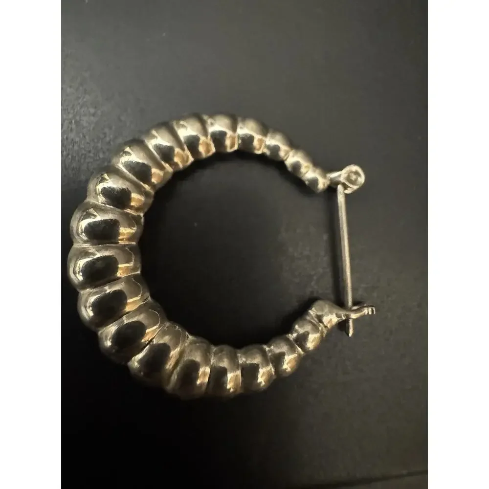 Ribbed Hoop Earrings sterling Silver 925 Round Hinged Closure No Stone